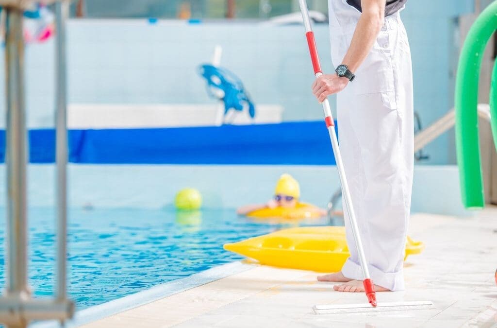 10 Important Considerations When Hiring Professional Pool Cleaners You Need To Know!